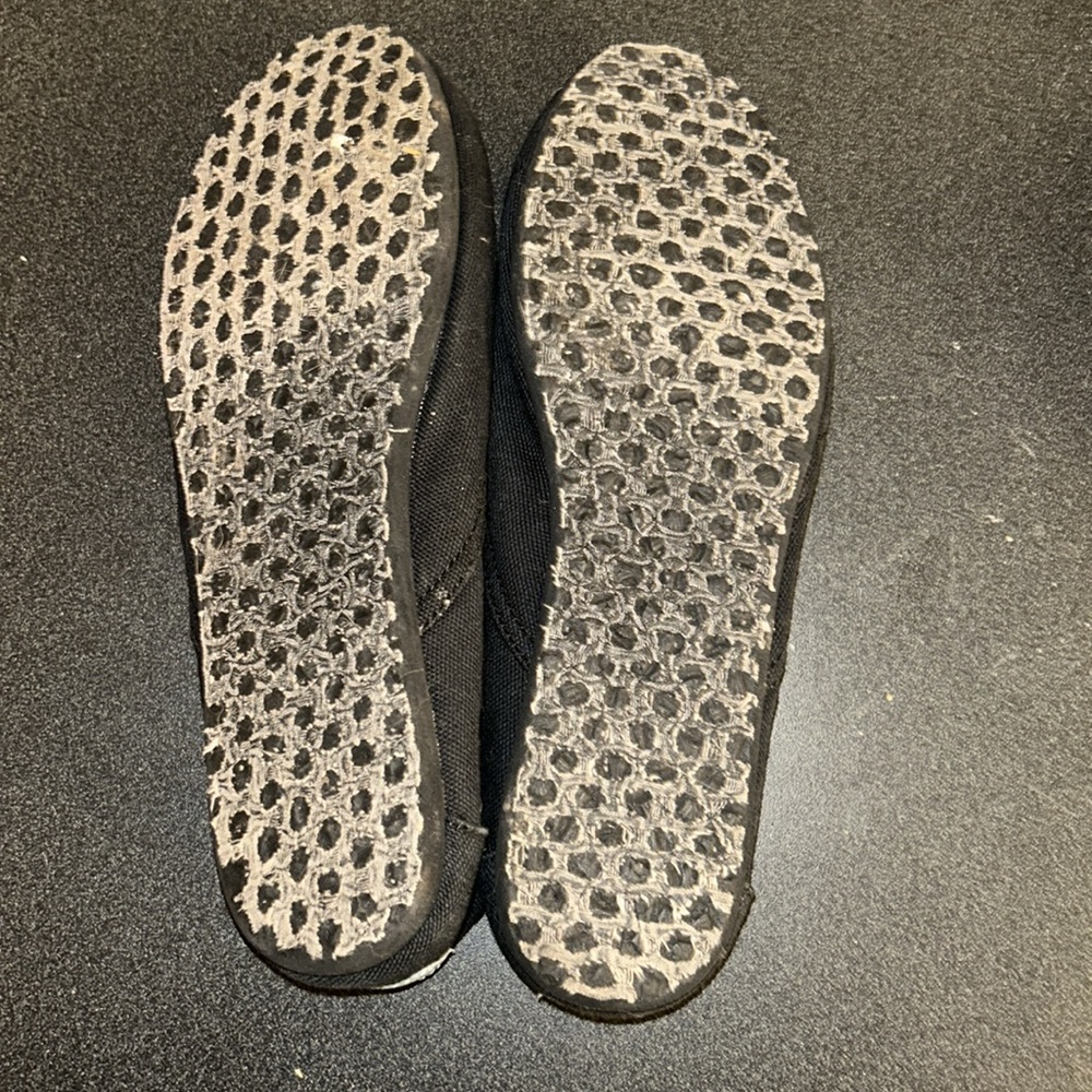 Toms - Picture 3 of 3